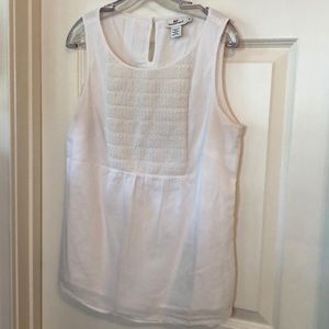 Vineyard vines white top size medium 100% cotton